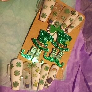 Hott for shamrock ☘️ matching nails and earrings